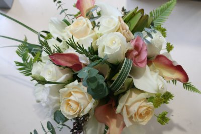 wedding bouquet fresh flowers