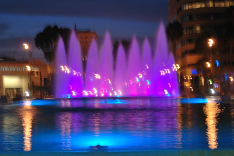PHOTO PROPERTY OF THE LONG BEACH WEDDING CENTER: FOUNTAIN AT CIVIC CENTER