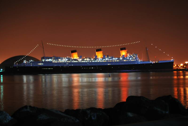 PHOTO PROPERTY OF THE LONG BEACH WEDDING CENTER: THE QUEEN MARY